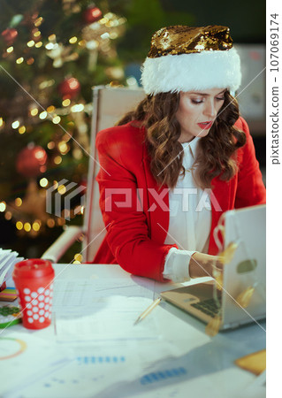 stylish 40 years old small business owner woman working stylish 40 years old small business owner woman working 107069174