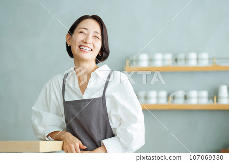 Cafe female Cafe female 107069380