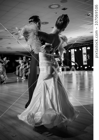 couple dancing standard dance 107069586