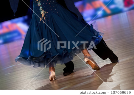 couple dancing standard dance 107069659