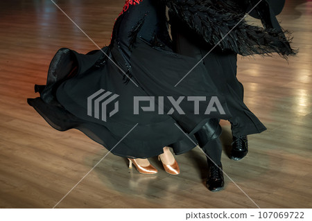 couple dancing standard dance couple dancing standard dance 107069722