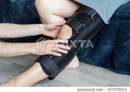Damage to the internal ligaments of the knee joint in a patient. Meniscus injury.  107070013