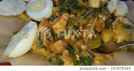 CNN winning top food called gado gado, or lotek, consists of various vegetables, eggs, tempeh, and lontong with peanut sauce 107070345