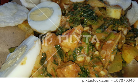 CNN winning top food called gado gado, or lotek, consists of various vegetables, eggs, tempeh, and lontong with peanut sauce 107070346
