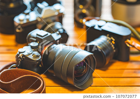 [Photographer] Mirrorless single-lens camera, digital camera, film camera [Photography equipment] 107072077