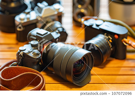 [Photographer] Mirrorless single-lens camera, digital camera, film camera [Photography equipment] 107072096