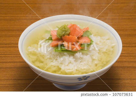  Chopped green onions 107073631