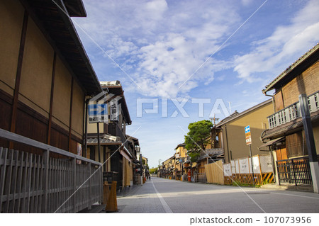 京都祗園花見小路 107073956
