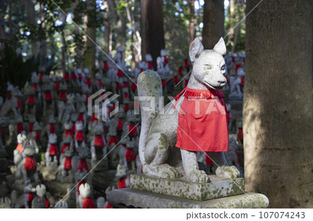 Toyokawa Inari Reizuka 107074243