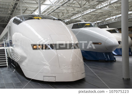 Linear · railway hall 107075223