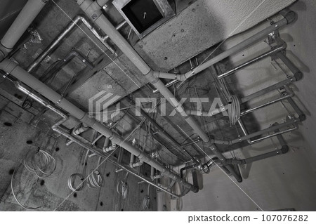 天花板上的管道 107076282