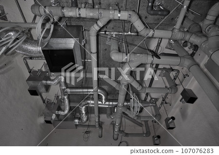 天花板上的管道 天花板上的管道 107076283