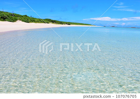 沖繩Hateruma島藍天和蔚藍的大海 107076705