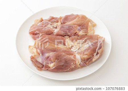 Chicken thigh on a plate, white background 107076883