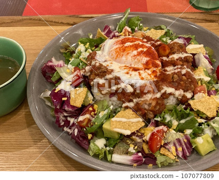 Spicy loco moco with vegetables Spicy loco moco with vegetables 107077809