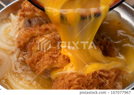 煮豬排蓋飯 煮豬排蓋飯 107077967
