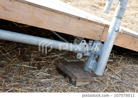 Round pipe that firmly fixes the foundation Round pipe that firmly fixes the foundation 107078011