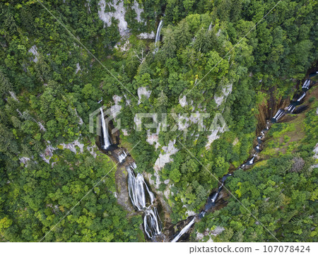 Aerial view of Hagoromo Falls in Tenninkyo, Hokkaido 107078424