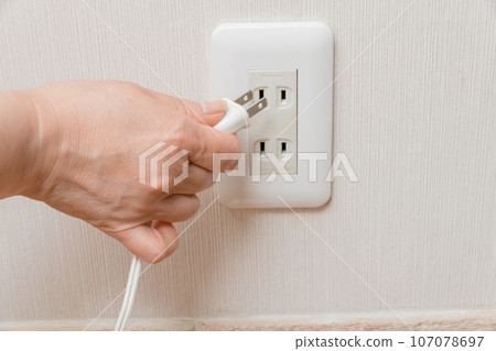 [Housewife plugs in the outlet] 107078697