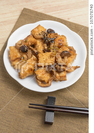 蠔油炒雞肉、豆腐、蘑菇 蠔油炒雞肉、豆腐、蘑菇 107078740