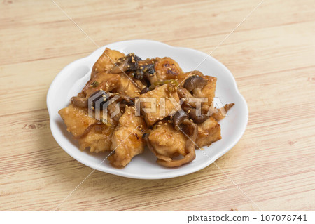 蠔油炒雞肉、豆腐、蘑菇 蠔油炒雞肉、豆腐、蘑菇 107078741