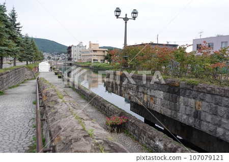 Otaru Canal in the early morning in September Strolling around Chuo Bridge Street Garden 107079121