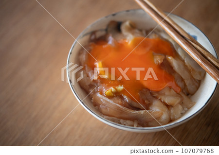 Natural flounder bowl 107079768