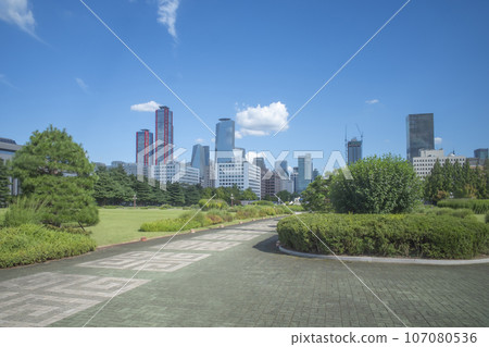 從韓國國會大廈看汝矣島的建築物 從韓國國會大廈看汝矣島的建築物 107080536
