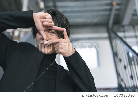 年輕男子美麗肖像 107083386