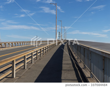 Roads and sidewalks of Shin-Kizugawa Ohashi Bridge Roads and sidewalks of Shin-Kizugawa Ohashi Bridge 107084484
