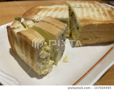 Mixed sandwich toast (egg sandwich/ham sandwich) 107084495