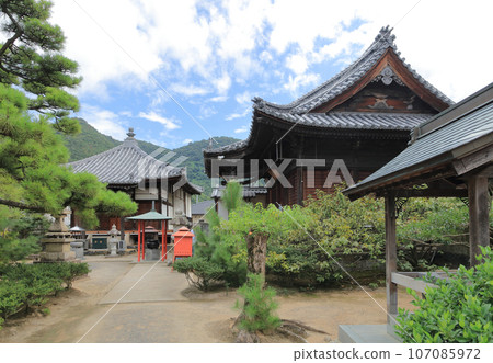 Shikoku Sacred Site No. 79 Temple “Tennoji” Main Hall and Daishi Hall Shikoku Sacred Site No. 79 Temple “Tennoji” Main Hall and Daishi Hall 107085972