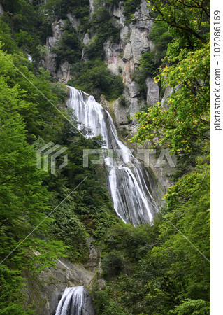 "Hagoromo Falls" in Tenninkyo, Hokkaido 107086169