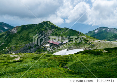 從白馬山莊俯視白馬山頂小屋 107086613