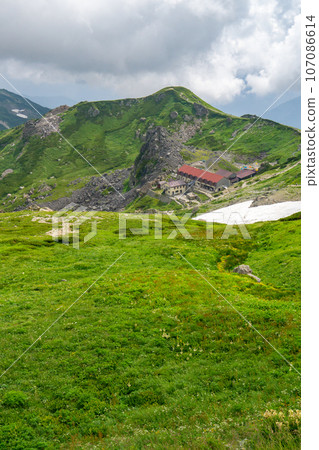 從白馬山莊俯視白馬山頂小屋 107086614