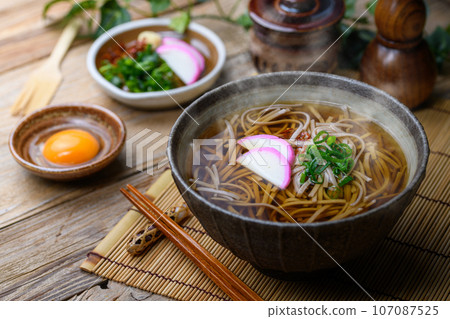 Soba (kake soba) Kake soba noodle dish 107087525