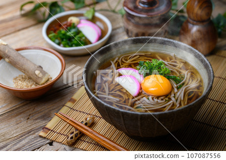 Tsukimi soba (kake soba) Tsukimi soba noodle dish 107087556