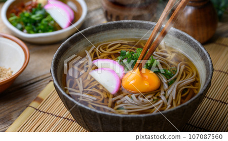 Tsukimi soba (kake soba) Tsukimi soba noodle dish 107087560