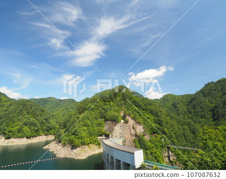 Lake Kawamata and blue sky 107087632