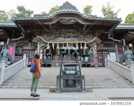 女性參拜（高尾山、高尾山藥王院正殿） 107091159