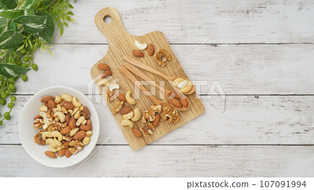 3 kinds of mixed nuts|walnuts, almonds, cashew nuts 3 kinds of mixed nuts|walnuts, almonds, cashew nuts 107091994
