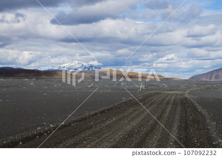 Dirt road along central highlands of Iceland. 107092232