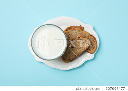 Breakfast tasty food concept - milk with bakery products 107092477
