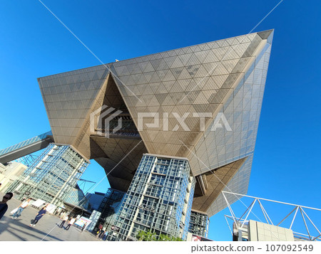 Tokyo Big Sight towering against the blue sky 107092549