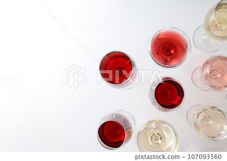 Gourmet drink concept, delicious alcohol drink - wine 107093560