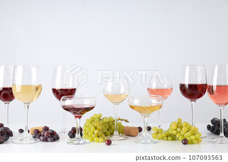 Gourmet drink concept, delicious alcohol drink - wine 107093563