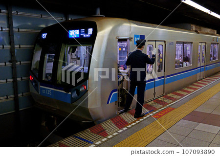 Conductor and Tokyo Metro Tozai Line 05 series vehicle confirming departure at Minami Sunamachi Station Conductor and Tokyo Metro Tozai Line 05 series vehicle confirming departure at Minami Sunamachi Station 107093890