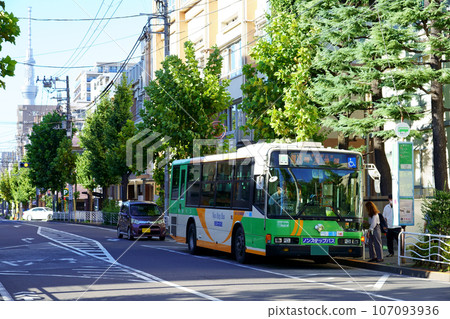 都營巴士（三菱扶桑 Aerostar）在巴士站停靠 107093936