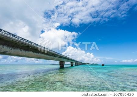 Ikema Ohashi Bridge in Miyakojima, Okinawa Prefecture 107095420