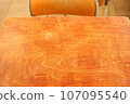 desk 107095540